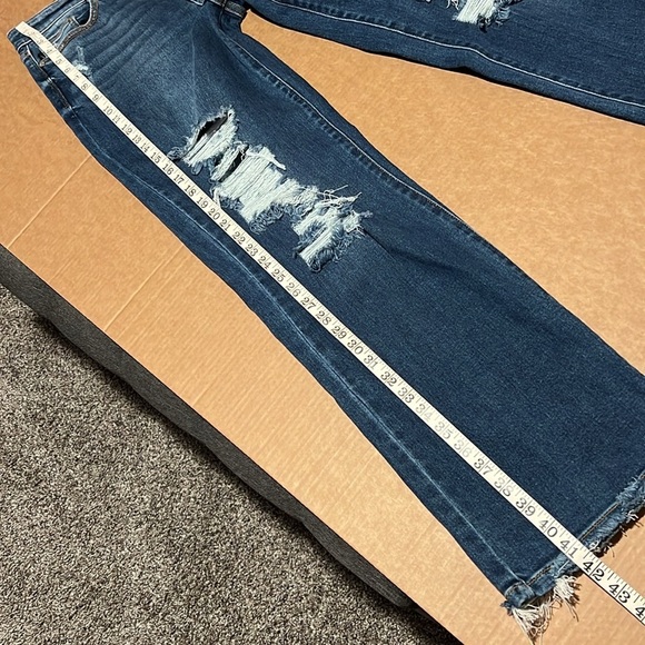 Judy Blue Mid-Rise Straight Leg Distressed Dad Jean, size 28 - Picture 13 of 16